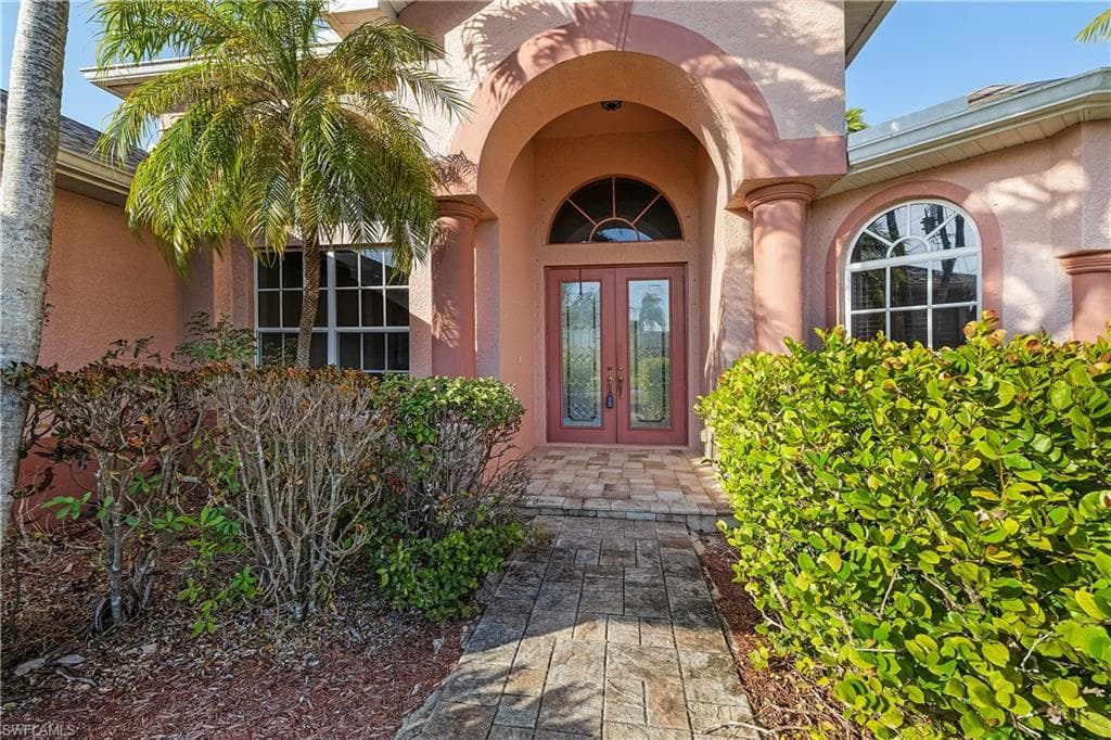 325 SE 21st ST CAPE CORAL, FL 33990