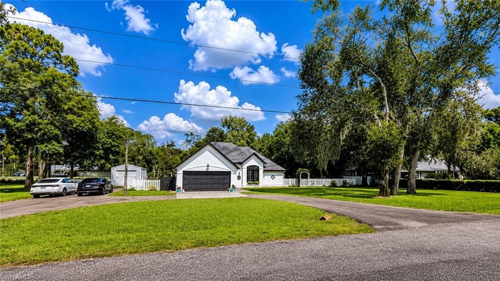 1090 Woods DR LABELLE, FL 33935