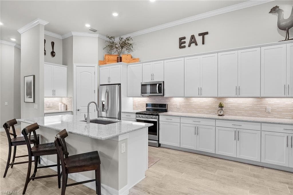 7253 Wilton DR NAPLES, FL 34109