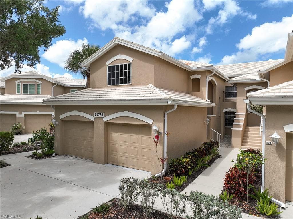 24736 Lakemont Cove LN 201 BONITA SPRINGS, FL 34134