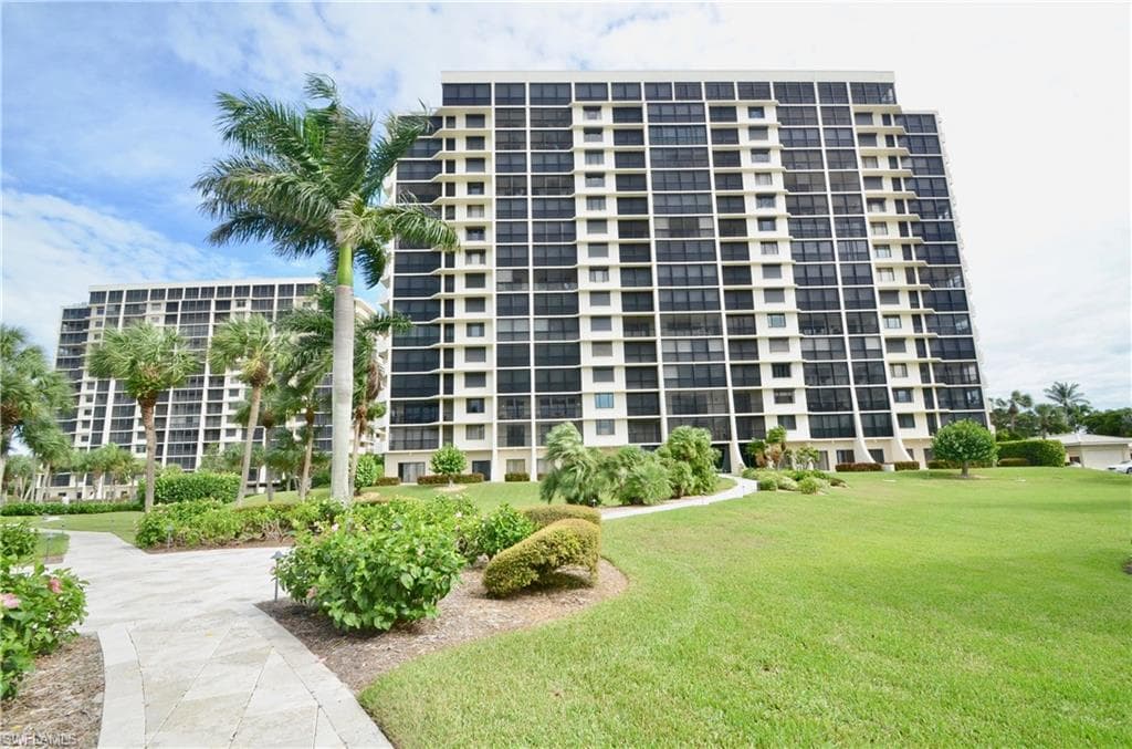 10851 GULF SHORE DR 303 NAPLES, FL 34108