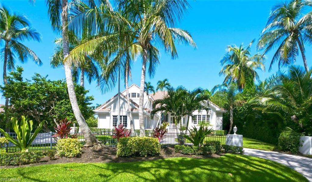 2540 Half Moon WALK NAPLES, FL 34102
