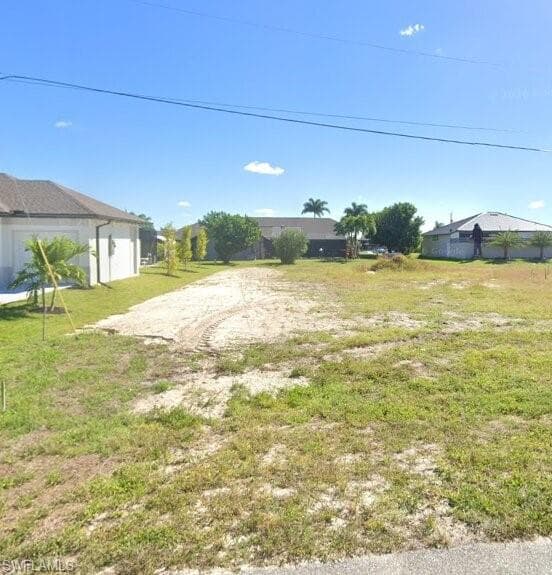 813 38th PL CAPE CORAL, FL 33993