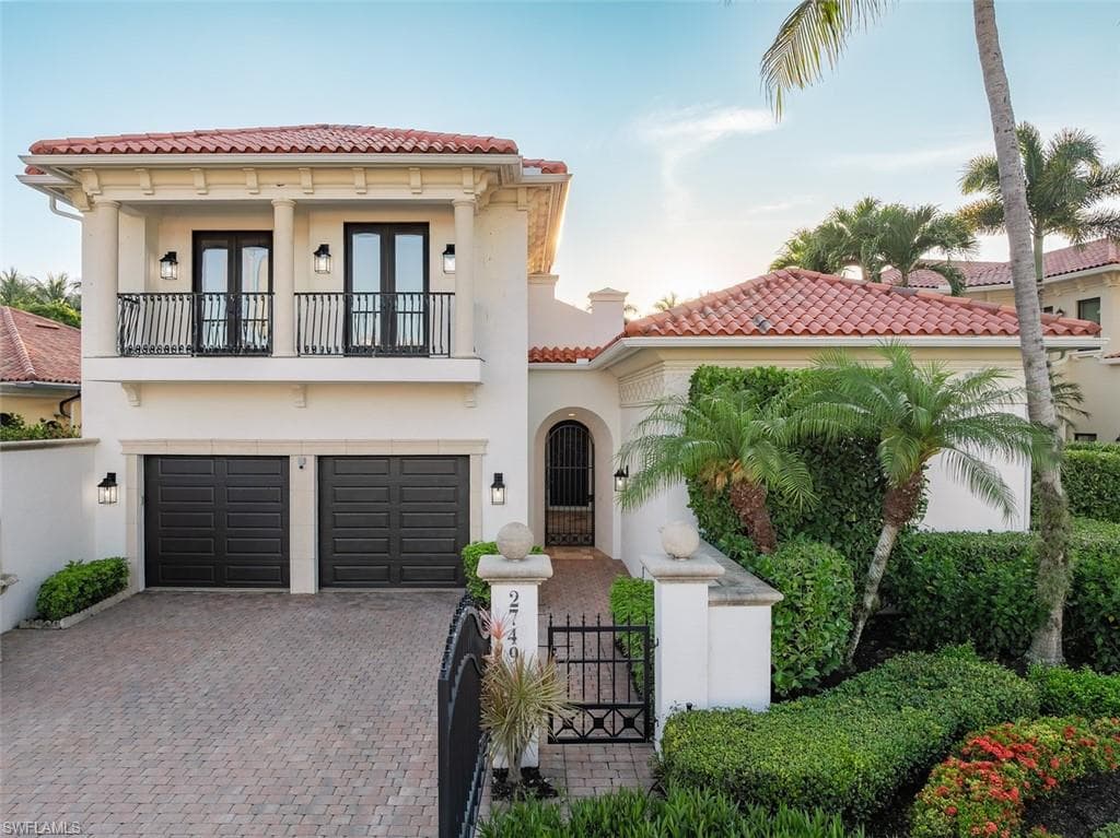 2749 MEDALLIST LN NAPLES, FL 34109