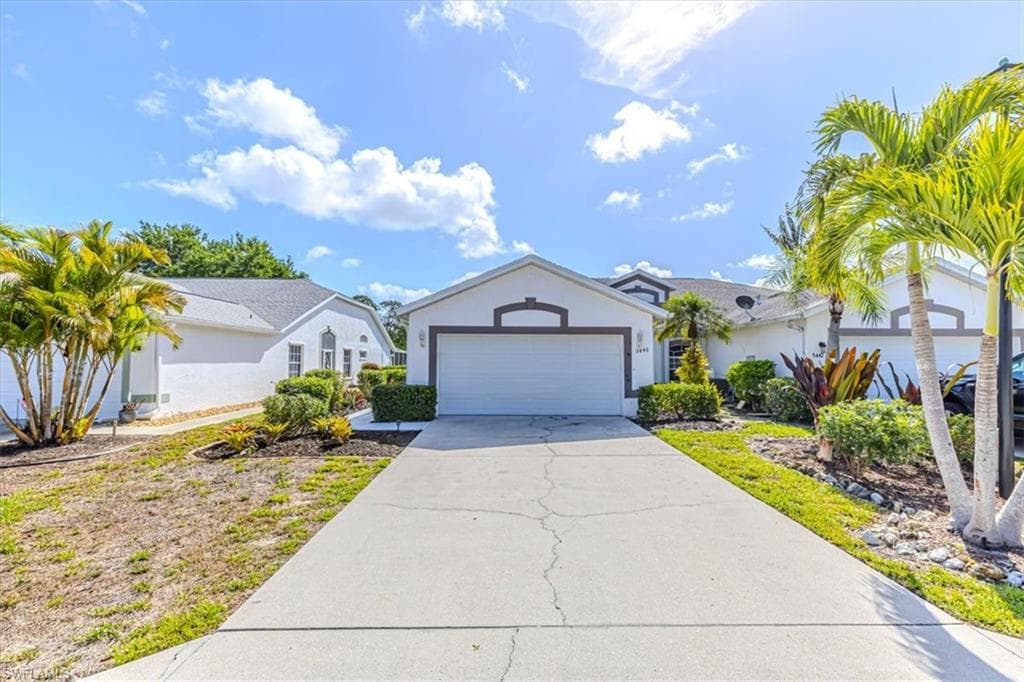 5446 Whitten DR 19 NAPLES, FL 34104