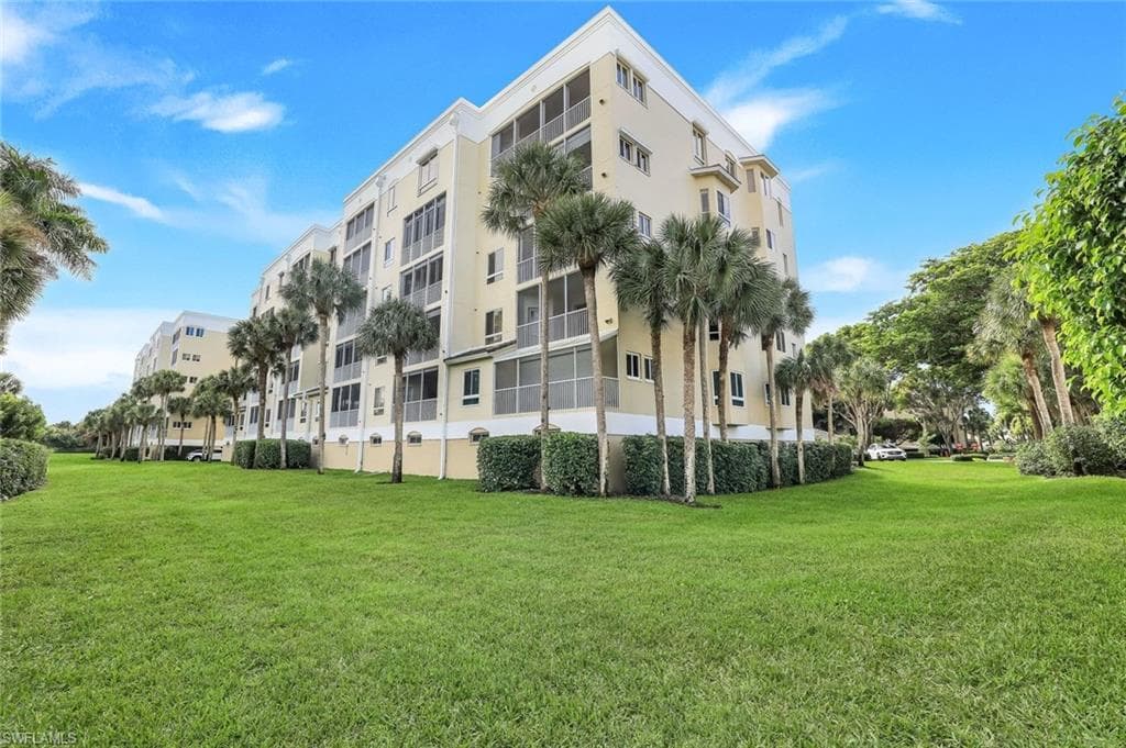 7655 Pebble Creek CIR 404 NAPLES, FL 34108