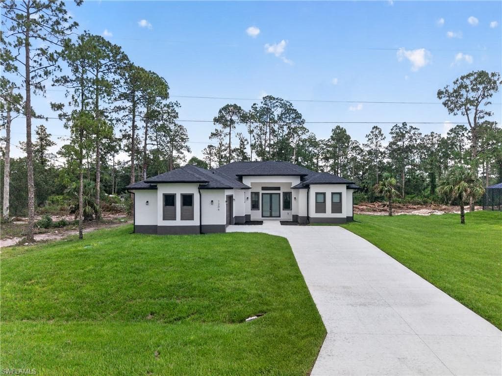 819 Moore AVE LEHIGH ACRES, FL 33972