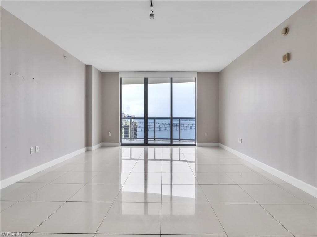 3000 Oasis Grand BLVD 2905 FORT MYERS, FL 33916