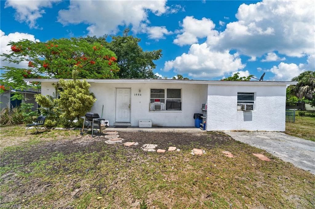 1904 Fountain ST FORT MYERS, FL 33916