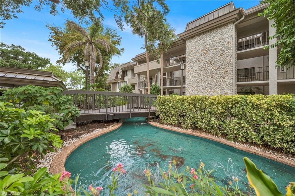 5954 Pelican Bay BLVD 235 NAPLES, FL 34108