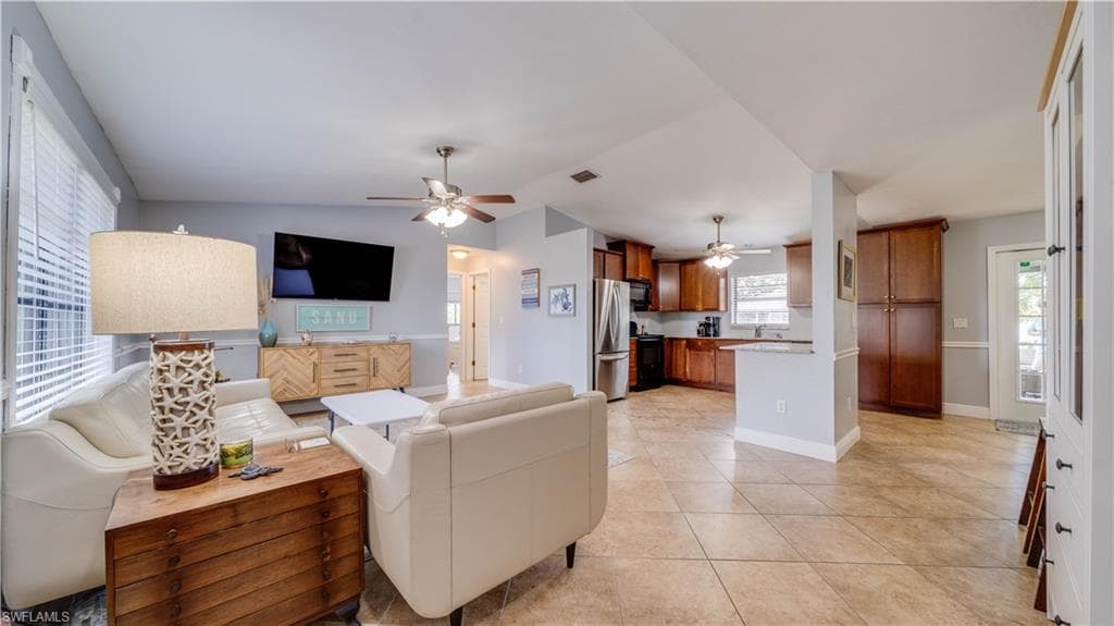 914 SE 28th TER CAPE CORAL, FL 33904