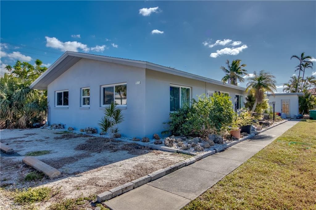 1112 SE 39th TER CAPE CORAL, FL 33904