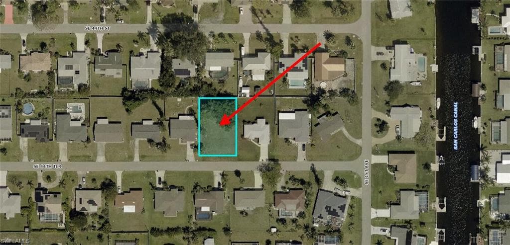 137 SE 44th TER CAPE CORAL, FL 33904