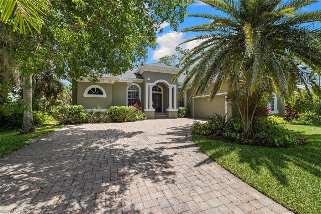 61 Constitution DR NAPLES, FL 34112