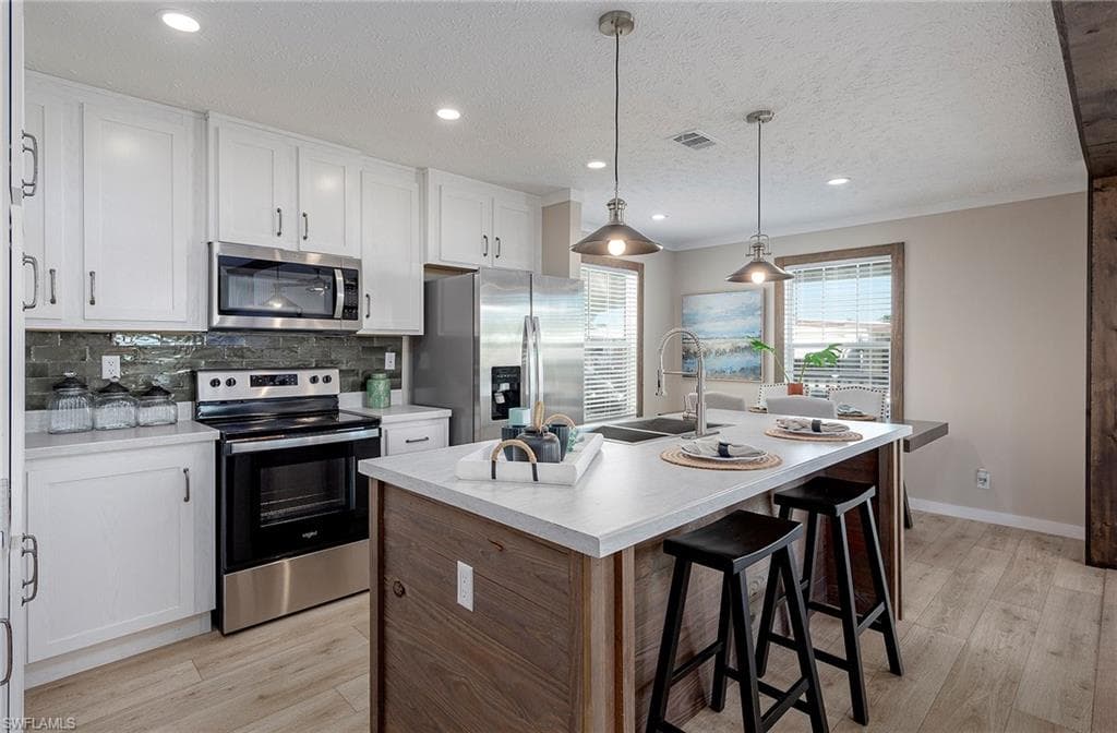 93 Poinsettia DR FORT MYERS, FL 33905