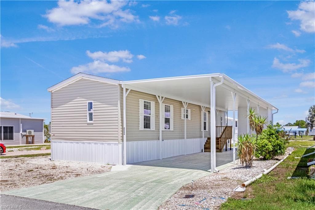 4944 Porky LN ST. JAMES CITY, FL 33956