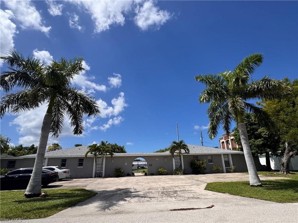 702 SE 47th ST 2 CAPE CORAL, FL 33904