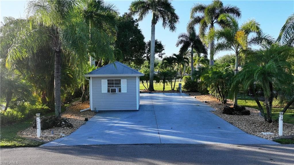 10030 Parkwood DR FORT MYERS, FL 33905