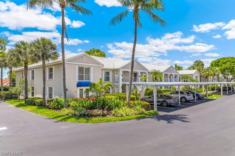 815 Gulf Pavilion DR 201 NAPLES, FL 34108