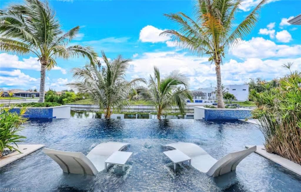 2405 SW 11th AVE CAPE CORAL, FL 33991