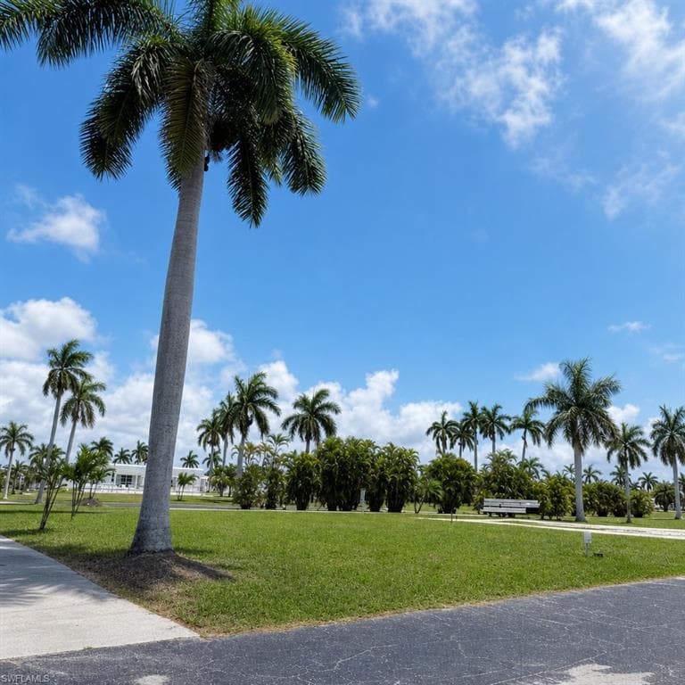 90 Sycamore LN FORT MYERS, FL 33908