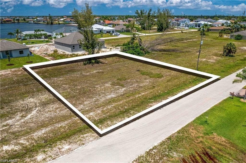 4345 27th LN CAPE CORAL, FL 33993