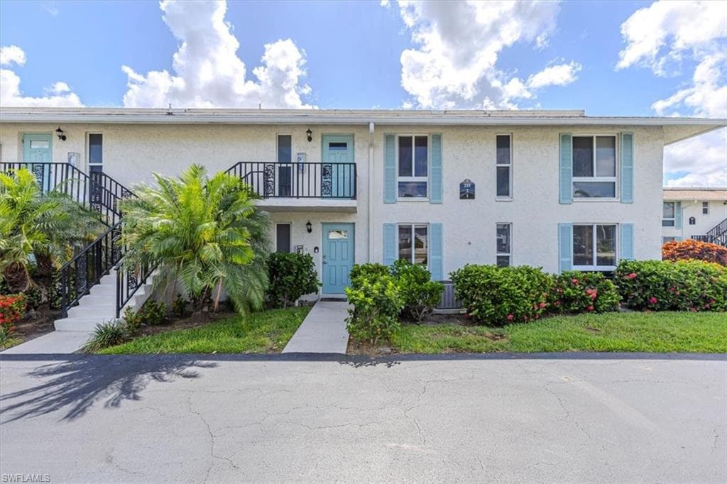 215 Palm DR 215-1 NAPLES, FL 34112