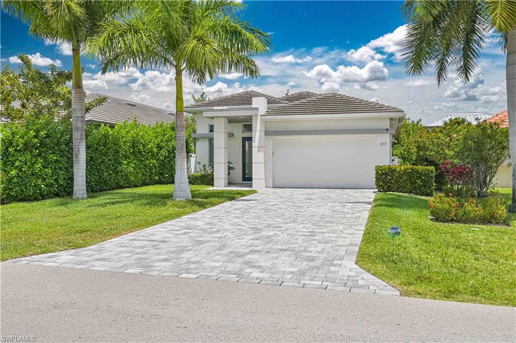 693 105th AVE N NAPLES, FL 34108