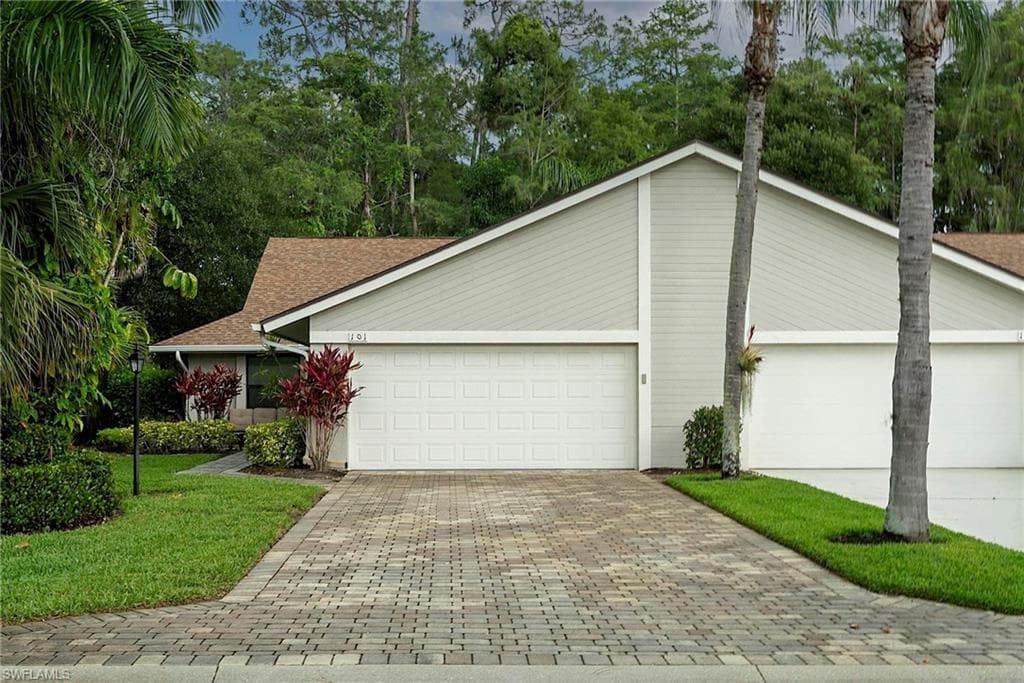 101 Fox Glen DR 6-4 NAPLES, FL 34104