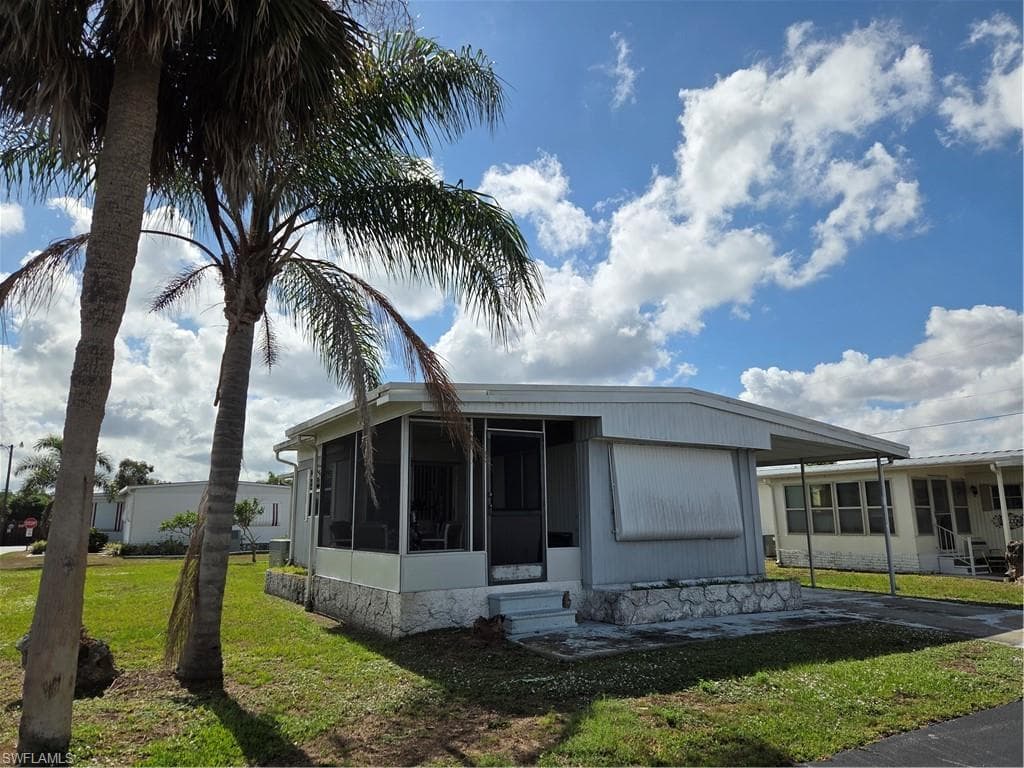 549 Freedom ST NORTH FORT MYERS, FL 33917