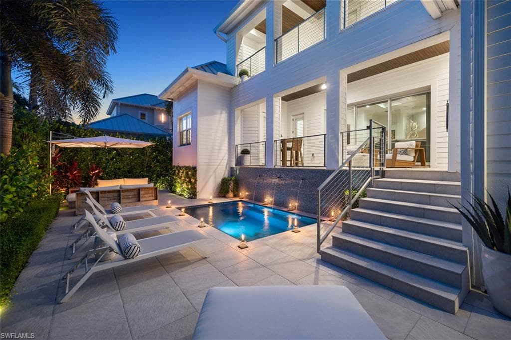 950 8th ST S NAPLES, FL 34102