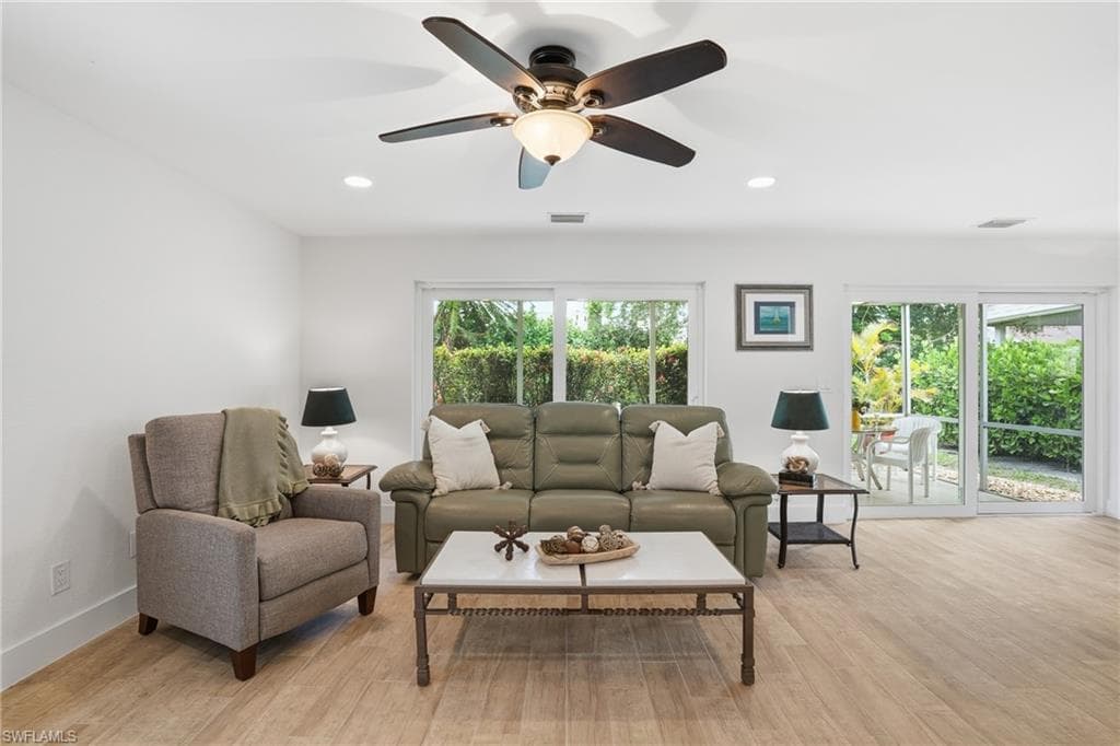 22 Kings RD A19 NAPLES, FL 34112