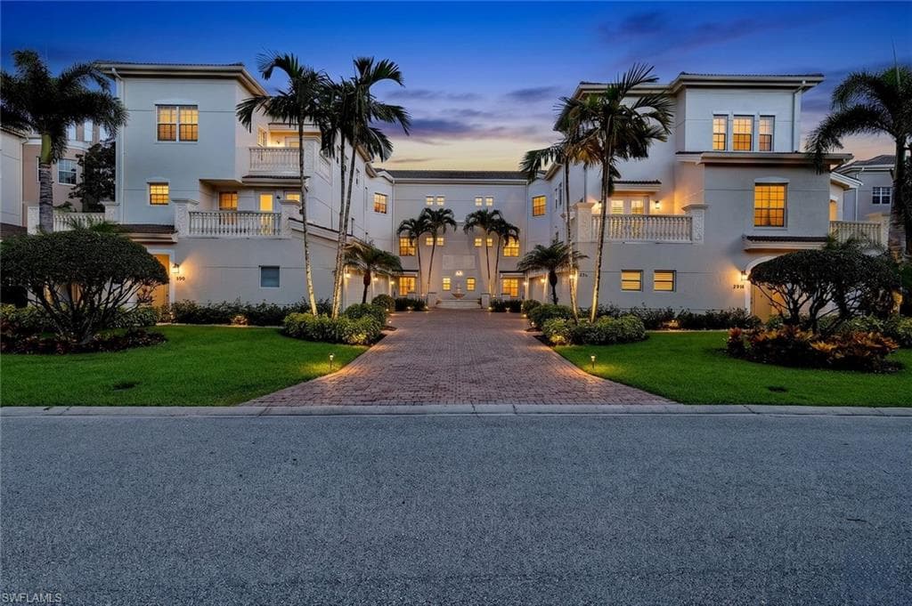 588 Avellino Isles CIR 20101 NAPLES, FL 34119