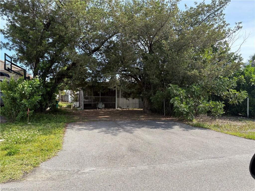 668 109th AVE N NAPLES, FL 34108