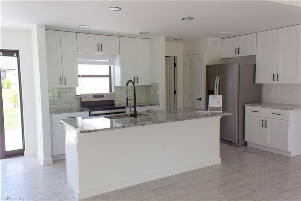3315 7th ST SW LEHIGH ACRES, FL 33976
