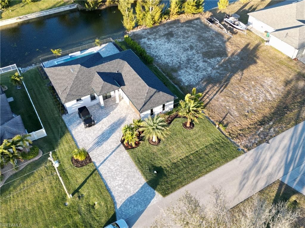615 SW 22nd TER CAPE CORAL, FL 33991