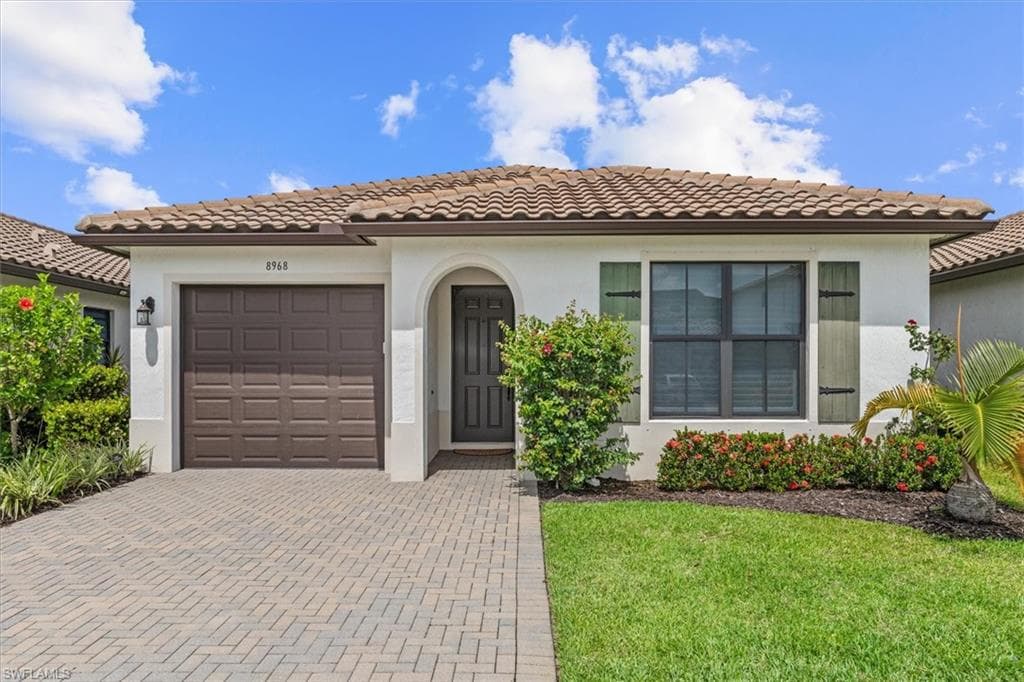 8968 Madrid CIR NAPLES, FL 34104