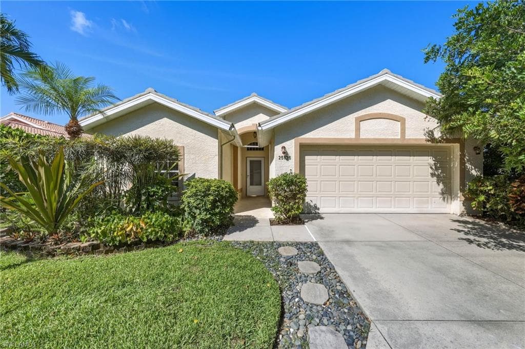 25925 Pebblecreek DR BONITA SPRINGS, FL 34135