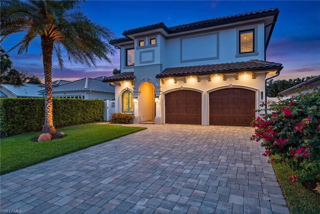 519 97th AVE N NAPLES, FL 34108