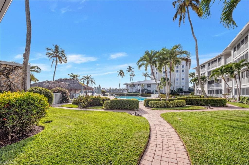 2800 Gulf Shore BLVD N 304 NAPLES, FL 34103