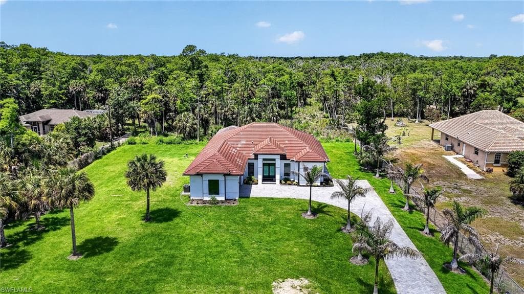 563 15th ST NW NAPLES, FL 34120