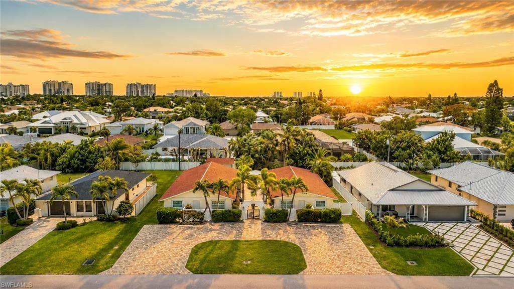 559 105th AVE N NAPLES, FL 34108