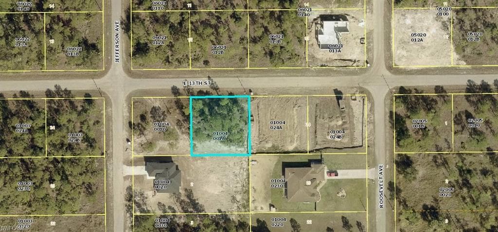 2602 13th ST LEHIGH ACRES, FL 33972