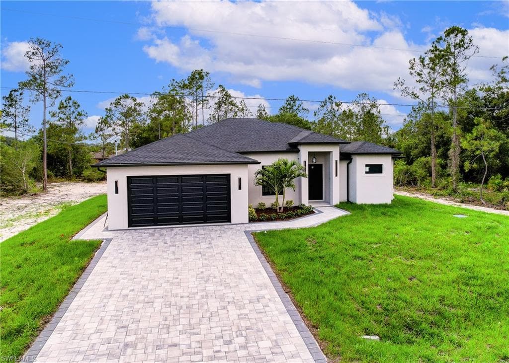 915 Lincoln AVE LEHIGH ACRES, FL 33972