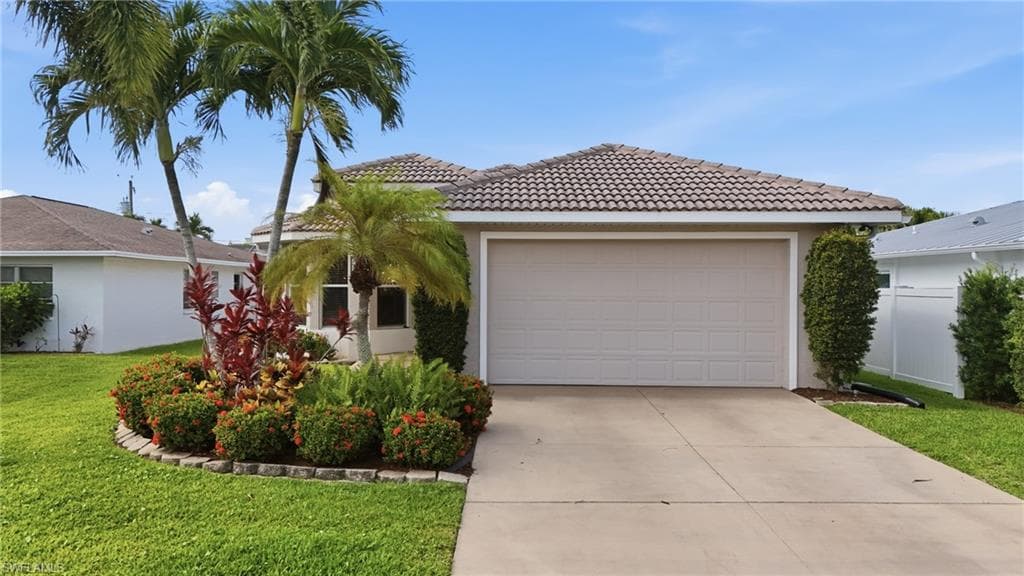 736 110th AVE N NAPLES, FL 34108