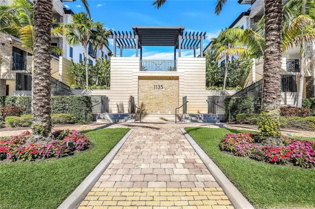 1135 3rd Ave S 318 NAPLES, FL 34102