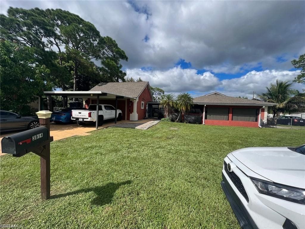 3914 4th ST W LEHIGH ACRES, FL 33971