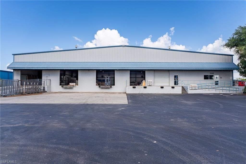 3520 Old Metro PKWY FORT MYERS, FL 33916