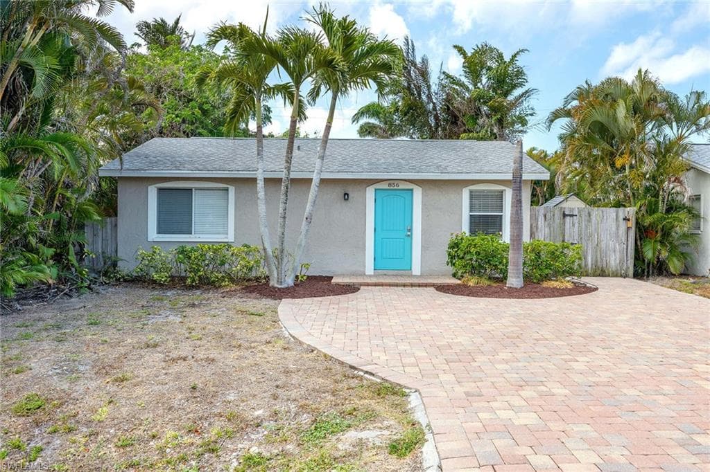 856 104th AVE N NAPLES, FL 34108