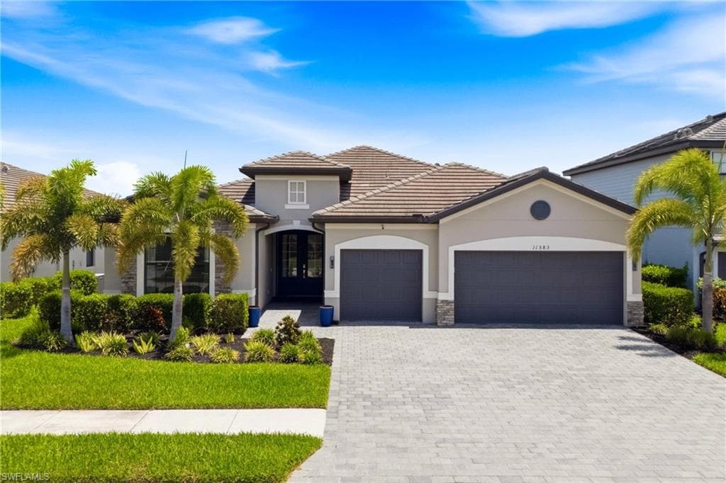 11583 Canopy LOOP FORT MYERS, FL 33913